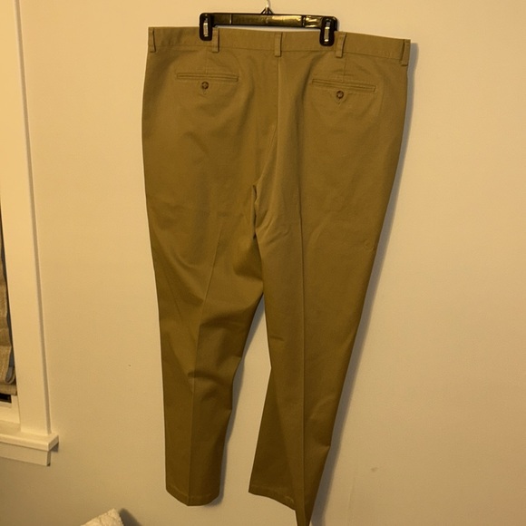 LL Bean Natural Fit 44 x 34 Pants - Picture 3 of 4